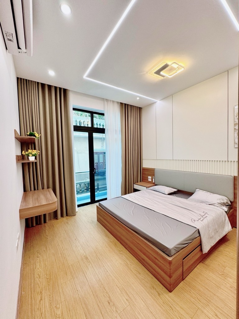 Bán nhà Hoàng Văn Thái - diện tích 42m2 5 tầng - Ô tô vào nhà - giá 14,5 tỷ