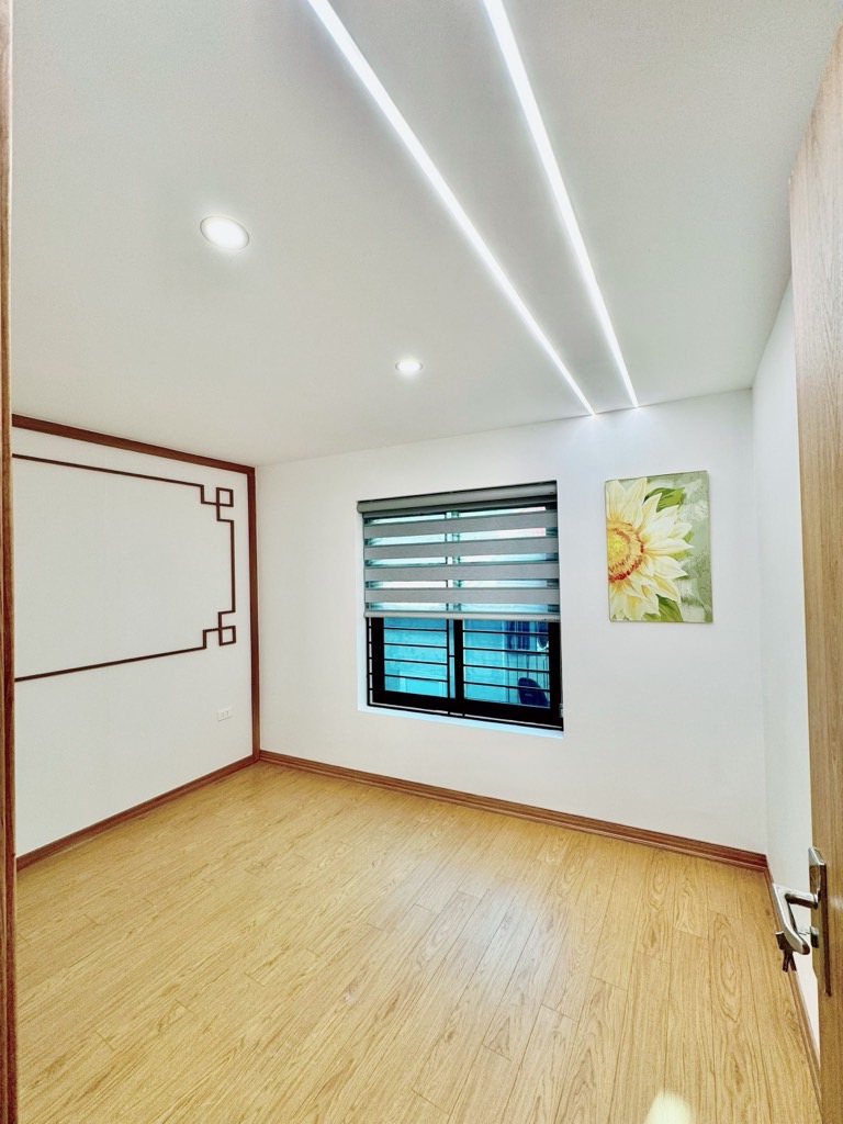 Bán nhà Hoàng Văn Thái - diện tích 42m2 5 tầng - Ô tô vào nhà - giá 14,5 tỷ