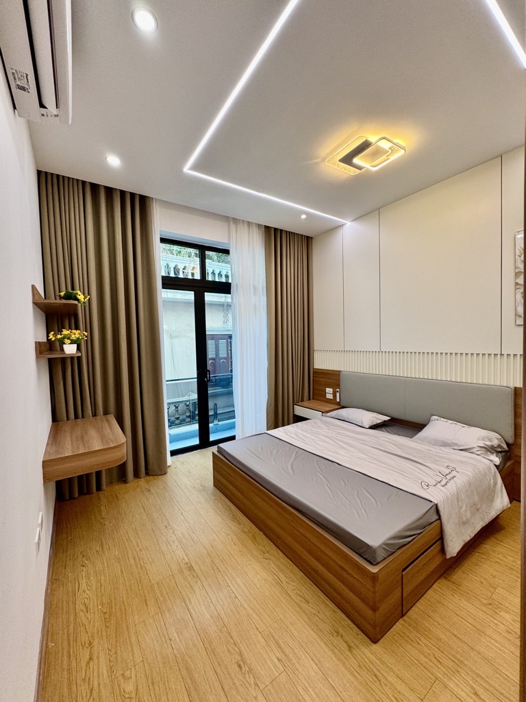 Bán nhà Hoàng Văn Thái - diện tích 42m2 5 tầng - Ô tô vào nhà - giá 14,5 tỷ