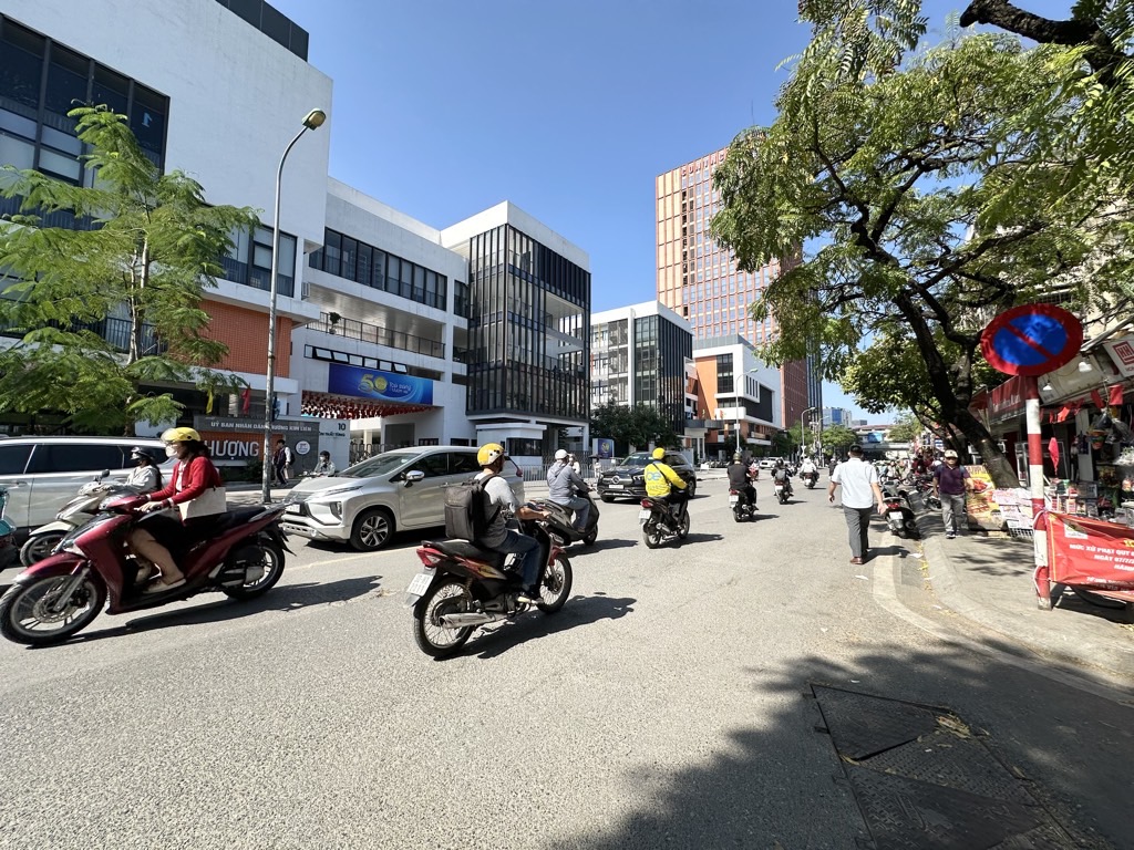 Bán nhà Tôn Thất Tùng - diện tích 34.5m2 1 tầng - Mặt ngõ rộng thẳng tắp - giá 8,9 tỷ