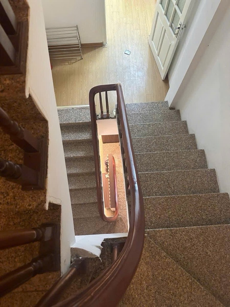 Bán nhà Giáp Nhất - diện tích 51m2 5 tầng - GẦN PHỐ - Ô TÔ - KINH DOANH - giá 16 tỷ