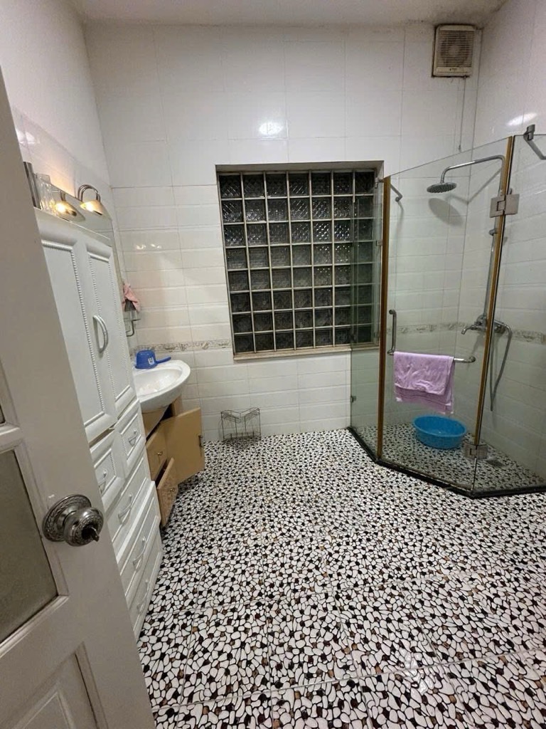 Bán nhà Giáp Nhất - diện tích 51m2 5 tầng - GẦN PHỐ - Ô TÔ - KINH DOANH - giá 16 tỷ