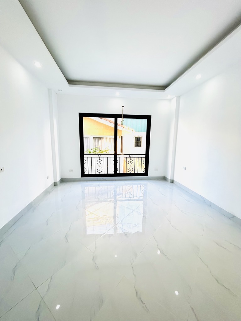 Bán nhà Nguyễn Khoái - diện tích 50m2 5 tầng - gần ô tô - giá 12,5 tỷ