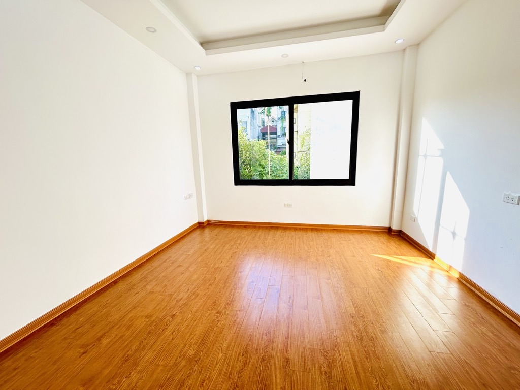 Bán nhà Nguyễn Khoái - diện tích 50m2 5 tầng - gần ô tô - giá 12,5 tỷ