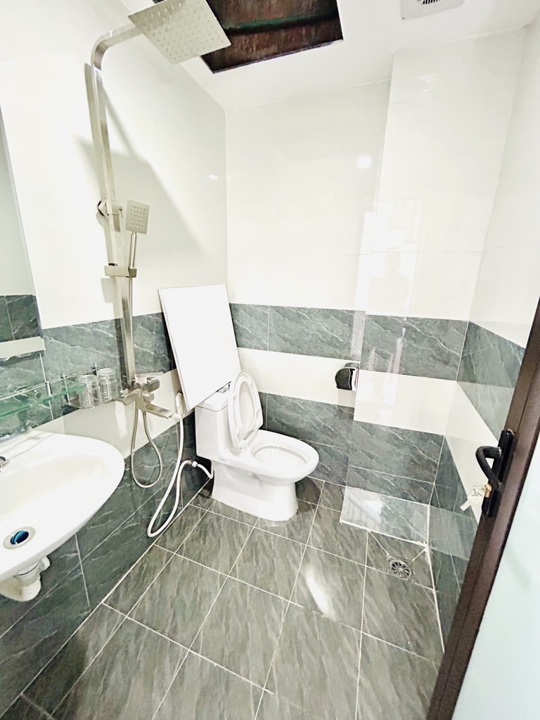 Bán nhà Nguyễn Khoái - diện tích 50m2 5 tầng - gần ô tô - giá 12,5 tỷ