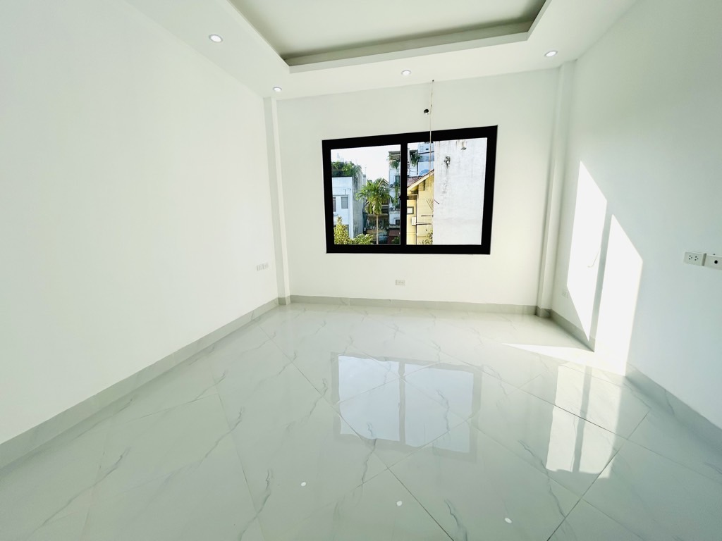 Bán nhà Nguyễn Khoái - diện tích 50m2 5 tầng - gần ô tô - giá 12,5 tỷ