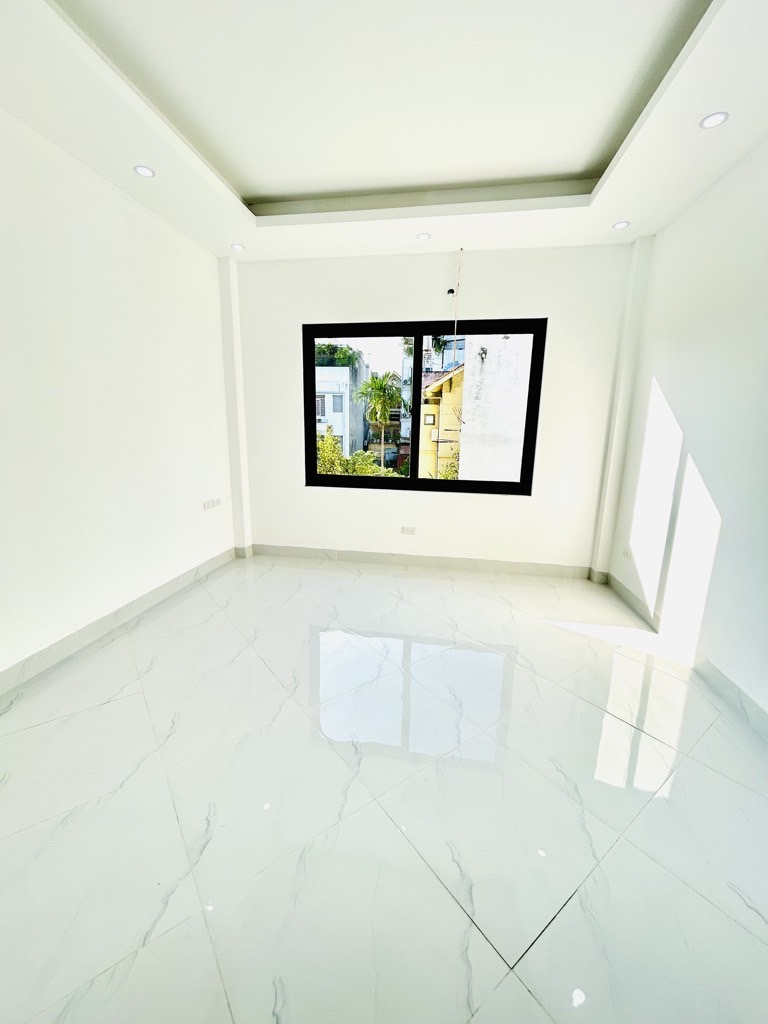 Bán nhà Nguyễn Khoái - diện tích 50m2 5 tầng - gần ô tô - giá 12,5 tỷ