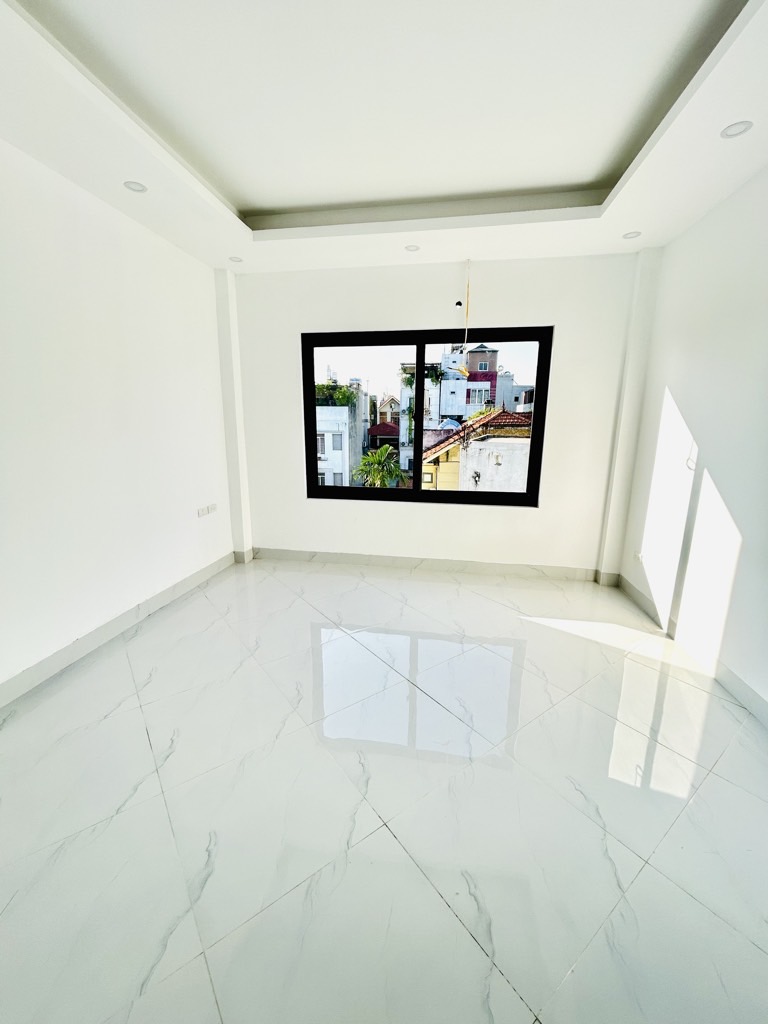 Bán nhà Nguyễn Khoái - diện tích 50m2 5 tầng - gần ô tô - giá 12,5 tỷ