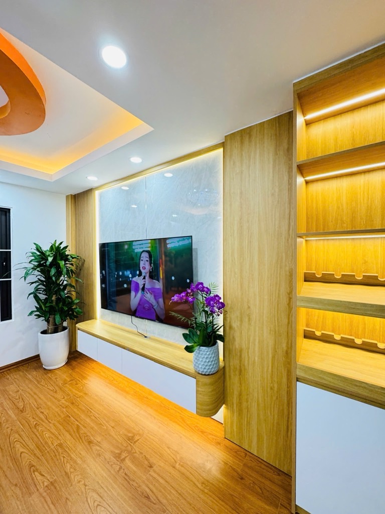 Bán nhà Kim Giang - diện tích 36m2 5 tầng - Lô góc 3 thoáng - giá 10,6 tỷ