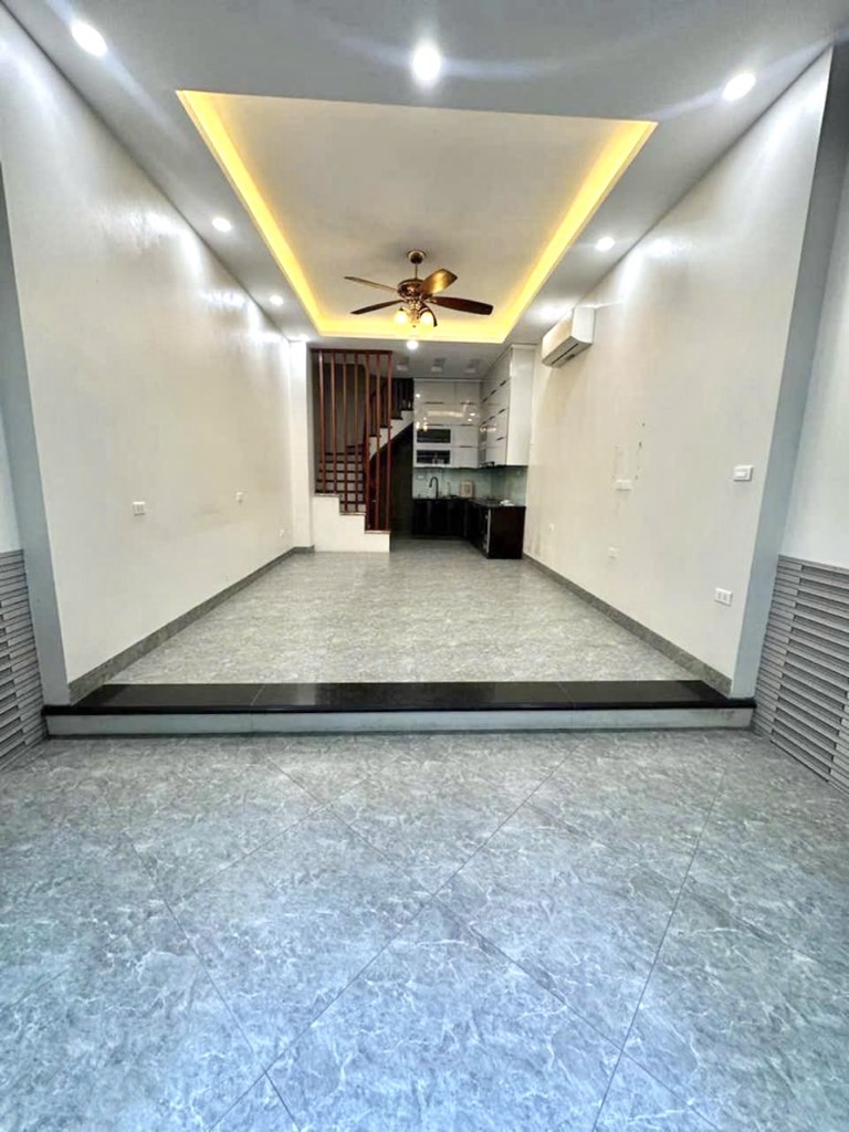 Bán nhà Hoàng Mai - diện tích 43m2 5 tầng - Nhà mặt ngõ thông - giá 12,8 tỷ