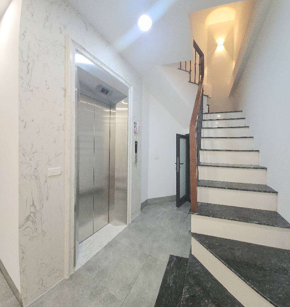 Bán nhà Võ Thị Sáu - diện tích 40m2 5 tầng - Nhà đẹp mới kính kong, thang máy - giá 12,6 tỷ