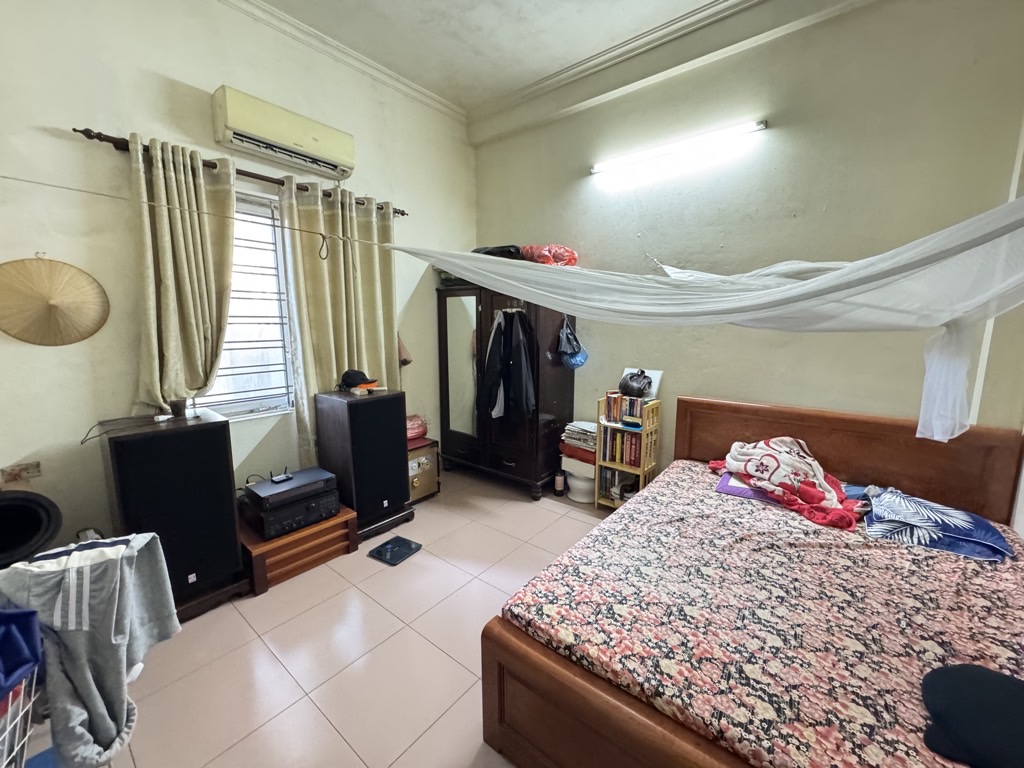 Bán nhà Nguyễn Khoái - diện tích 135m2 2 tầng - MẶT PHỐ - giá 23,5 tỷ