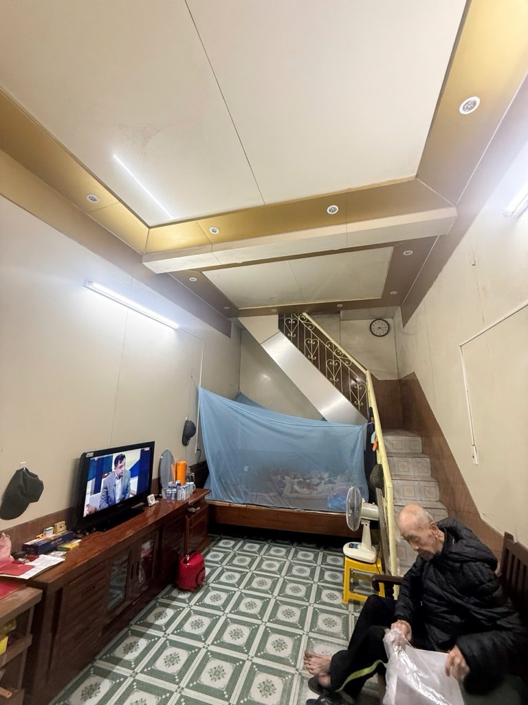 Bán nhà Đê Tô Hoàng - diện tích 27,1m2 2 tầng - nhà cũ, bán đất tặng nhà - giá 6,8 tỷ