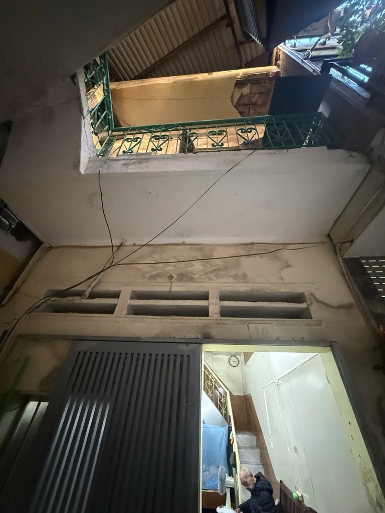 Bán nhà Đê Tô Hoàng - diện tích 27,1m2 2 tầng - nhà cũ, bán đất tặng nhà - giá 6,8 tỷ