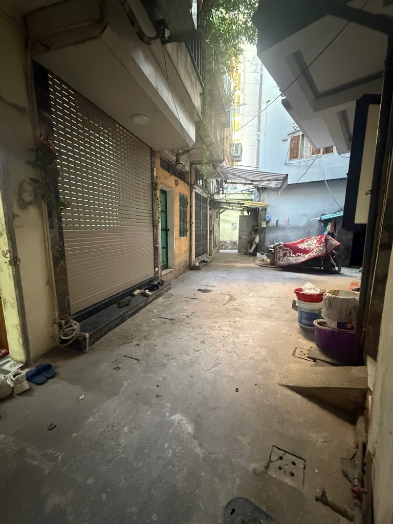 Bán nhà Đê Tô Hoàng - diện tích 27,1m2 2 tầng - nhà cũ, bán đất tặng nhà - giá 6,8 tỷ