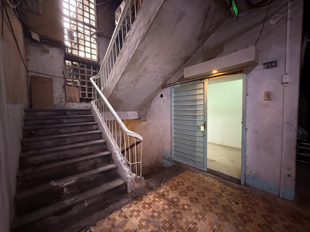 Bán nhà Lò Đúc - diện tích 68m2 1 tầng - Ô TÔ ĐỖ - CĂN HỘ LÔ GÓC TẦNG 2 3 MẶT THOÁNG - giá 3,8 tỷ