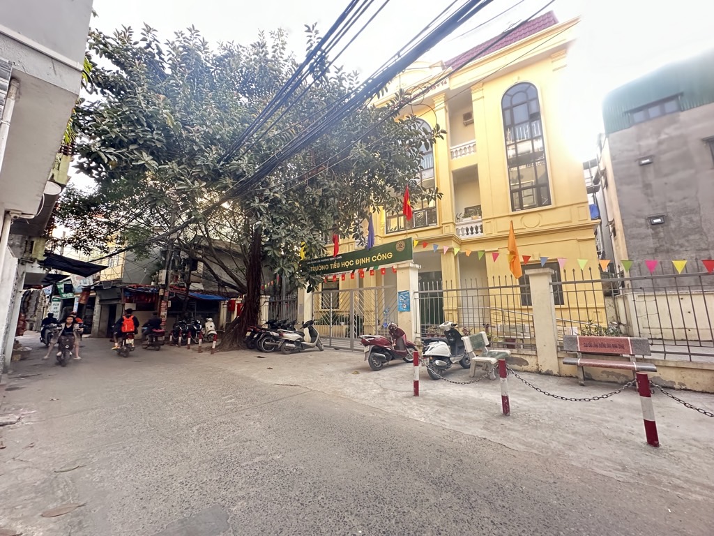 Bán nhà Định Công Thượng - diện tích 58m2 4 tầng - ô tô thông - giá 13,6 tỷ