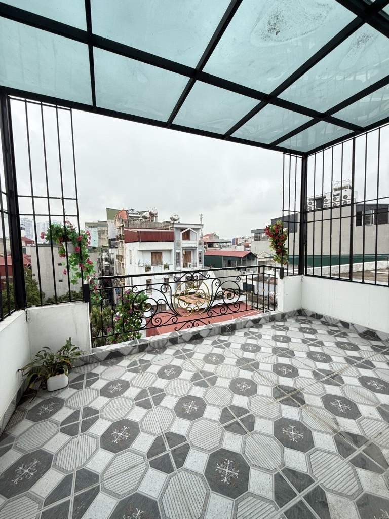 Bán nhà Giải Phóng - diện tích 32.3m2 6 tầng - thang máy mới kính koong - giá 8,6 tỷ