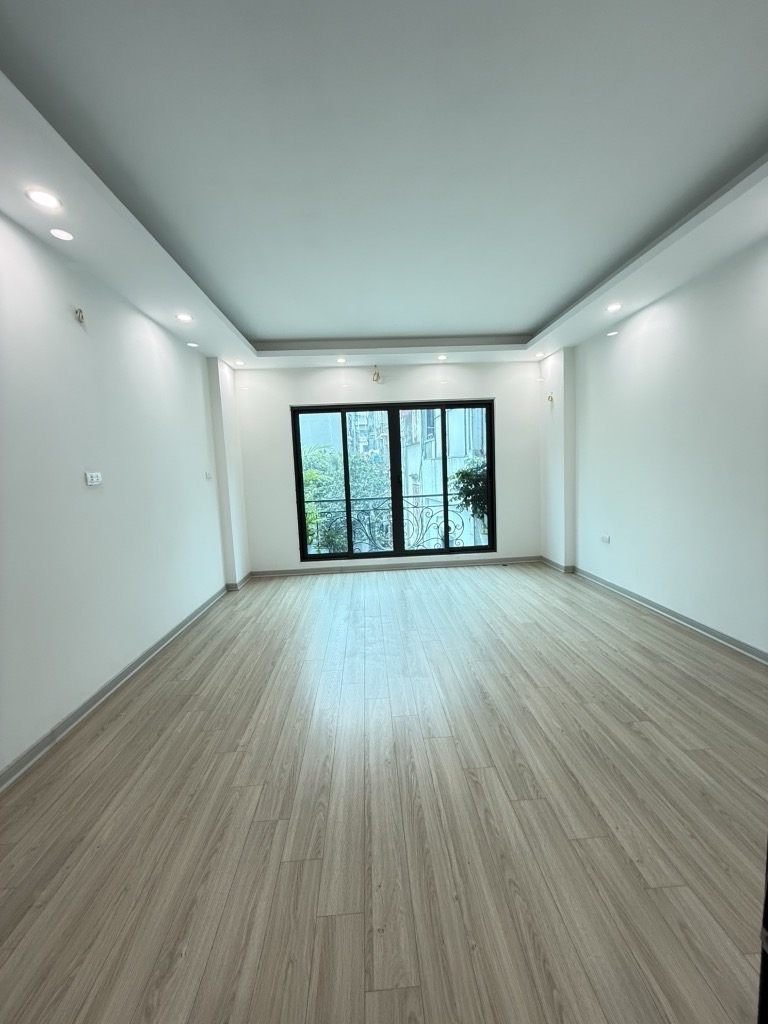 Bán nhà Giải Phóng - diện tích 32.3m2 6 tầng - thang máy mới kính koong - giá 8,6 tỷ