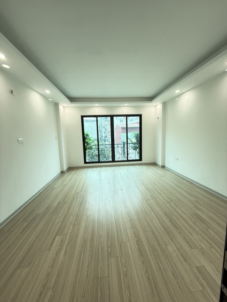 Bán nhà Giải Phóng - diện tích 32.3m2 6 tầng - thang máy mới kính koong - giá 8,6 tỷ