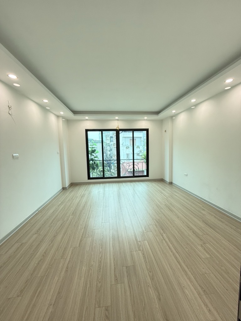Bán nhà Giải Phóng - diện tích 32.3m2 6 tầng - thang máy mới kính koong - giá 8,6 tỷ