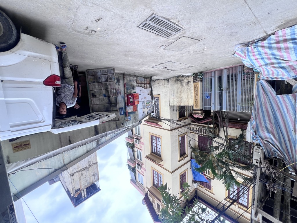 Bán nhà Nguyễn Khoái - diện tích 76m2 4 tầng - ngõ thông ô tô đỗ cổng - giá 13,9 tỷ