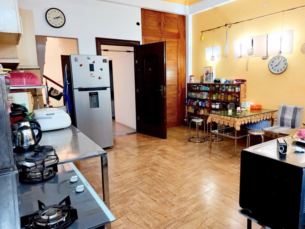 Bán nhà Nguyễn Khoái - diện tích 76m2 4 tầng - ngõ thông ô tô đỗ cổng - giá 13,9 tỷ