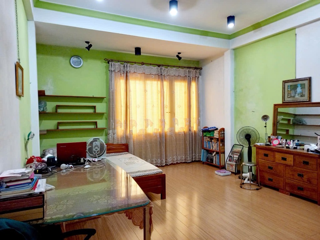 Bán nhà Nguyễn Khoái - diện tích 76m2 4 tầng - ngõ thông ô tô đỗ cổng - giá 13,9 tỷ