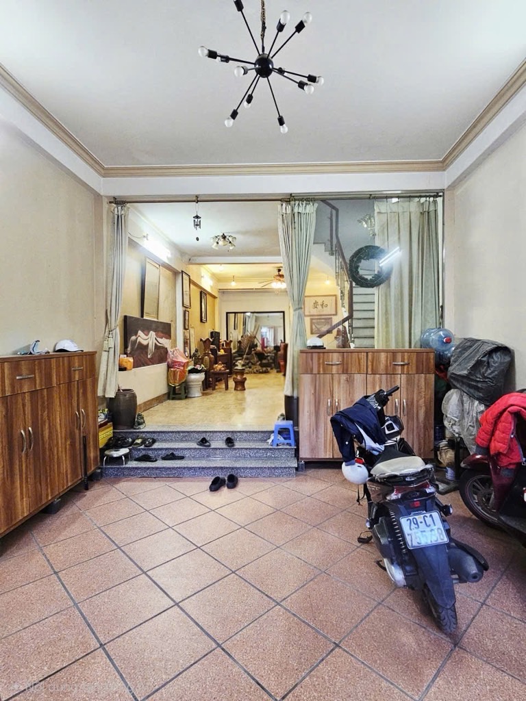 Bán nhà Nguyễn Khoái - diện tích 76m2 4 tầng - ngõ thông ô tô đỗ cổng - giá 13,9 tỷ