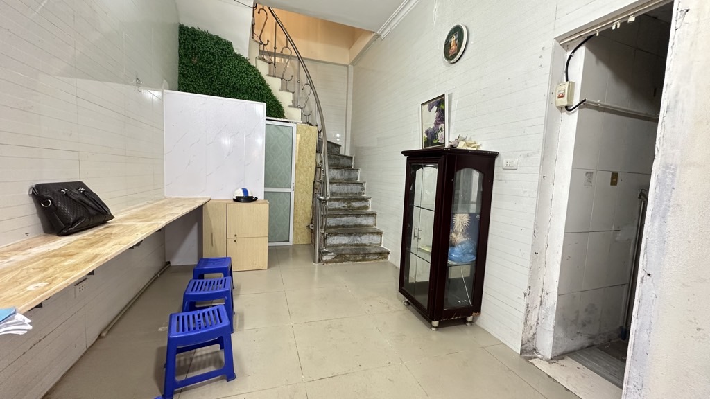 Bán nhà Kim Ngưu - diện tích 13,7m2 3 tầng - Kinh doanh sầm uất - giá 2,3 tỷ