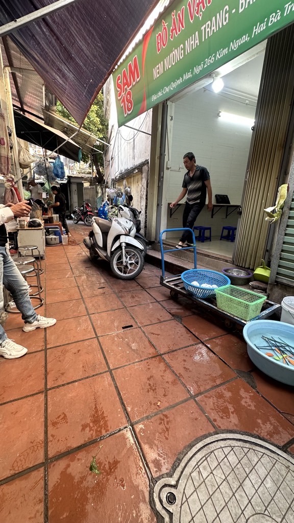 Bán nhà Kim Ngưu - diện tích 13,7m2 3 tầng - Kinh doanh sầm uất - giá 2,3 tỷ