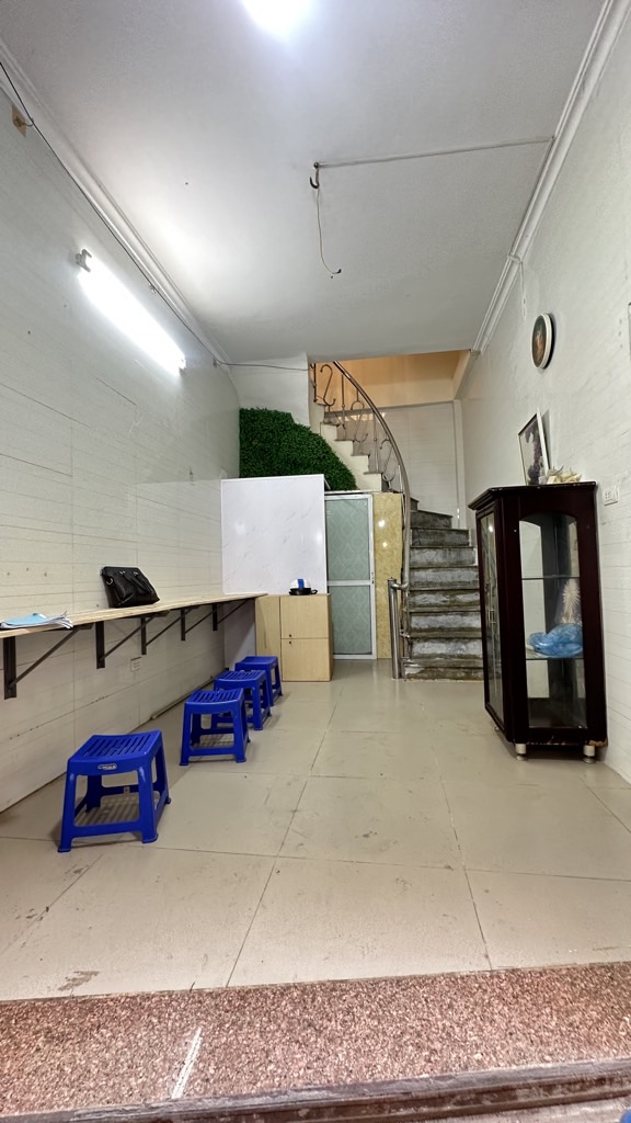 Bán nhà Kim Ngưu - diện tích 13,7m2 3 tầng - Kinh doanh sầm uất - giá 2,3 tỷ