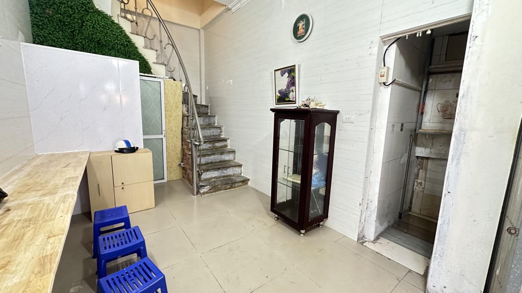 Bán nhà Kim Ngưu - diện tích 13,7m2 3 tầng - Kinh doanh sầm uất - giá 2,3 tỷ