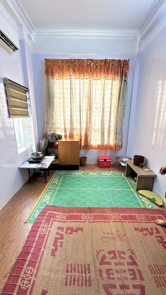 Bán nhà Kim Ngưu - diện tích 13,7m2 3 tầng - Kinh doanh sầm uất - giá 2,3 tỷ