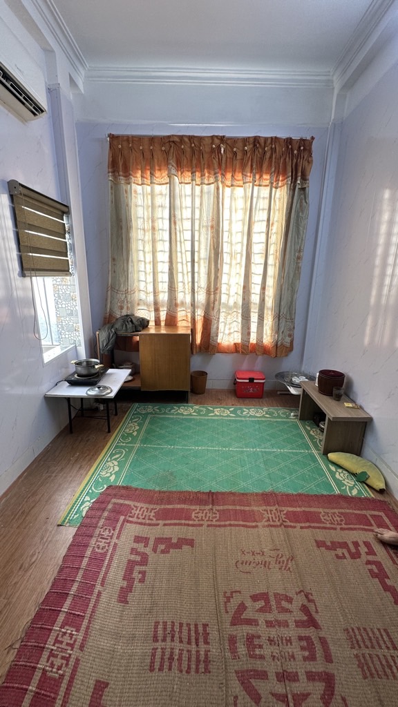 Bán nhà Kim Ngưu - diện tích 13,7m2 3 tầng - Kinh doanh sầm uất - giá 2,3 tỷ