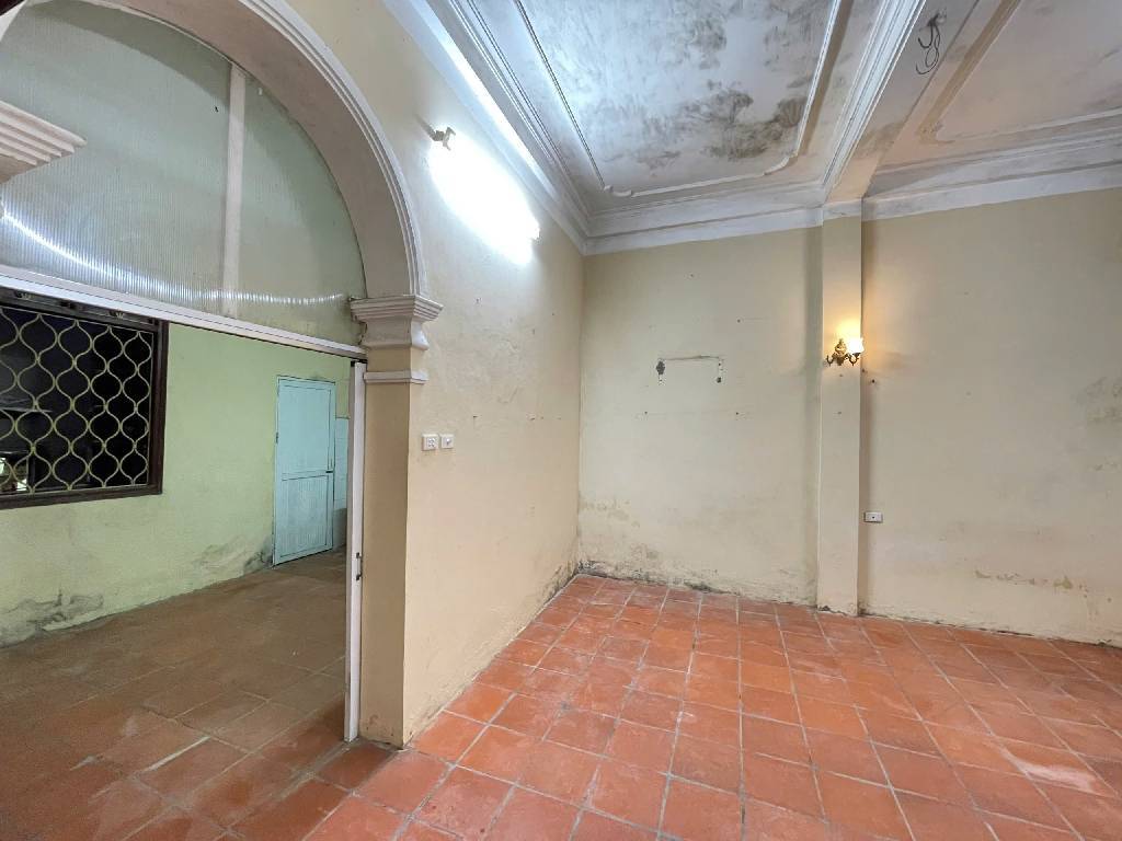 Bán nhà Vương Thừa Vũ - diện tích 88.9m2 4 tầng - ô tô đỗ cổng - giá 14,2 tỷ