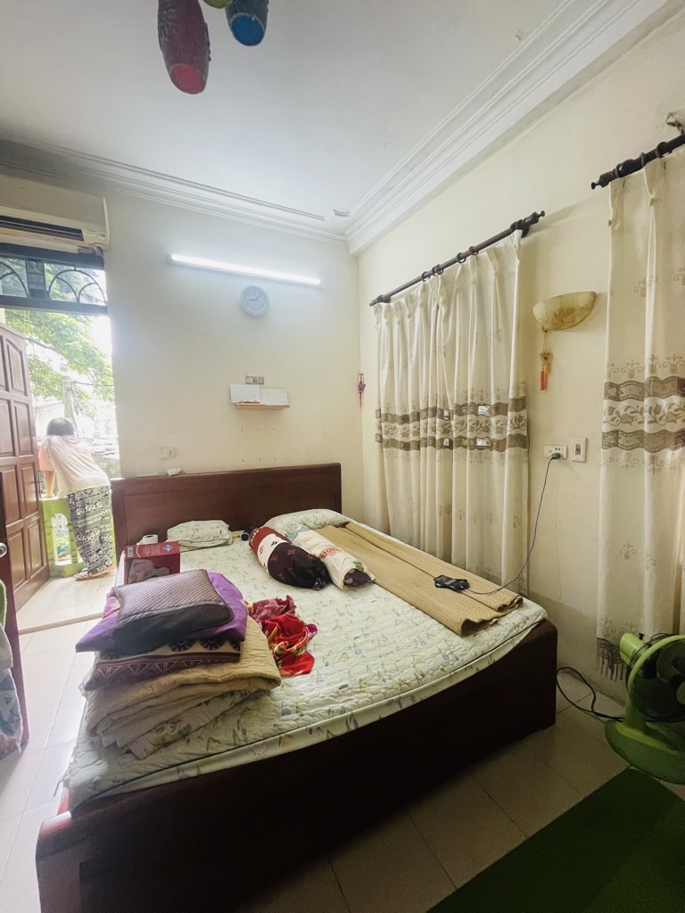 Bán nhà Giáp Bát - diện tích 55m2 4 tầng - LÔ GÓC MẶT NGÕ - giá 12,3 tỷ