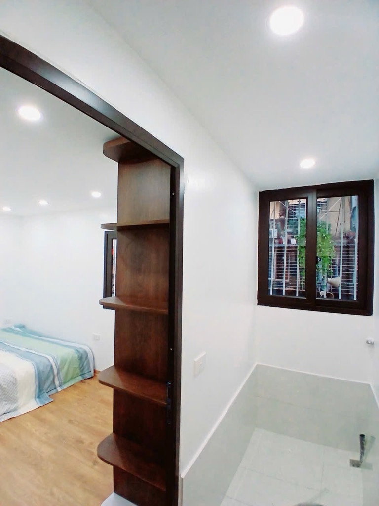 Bán nhà Phạm Ngọc Thạch - diện tích 68m2 1 tầng - Ô tô đỗ chân cầu thang - giá 4,9 tỷ