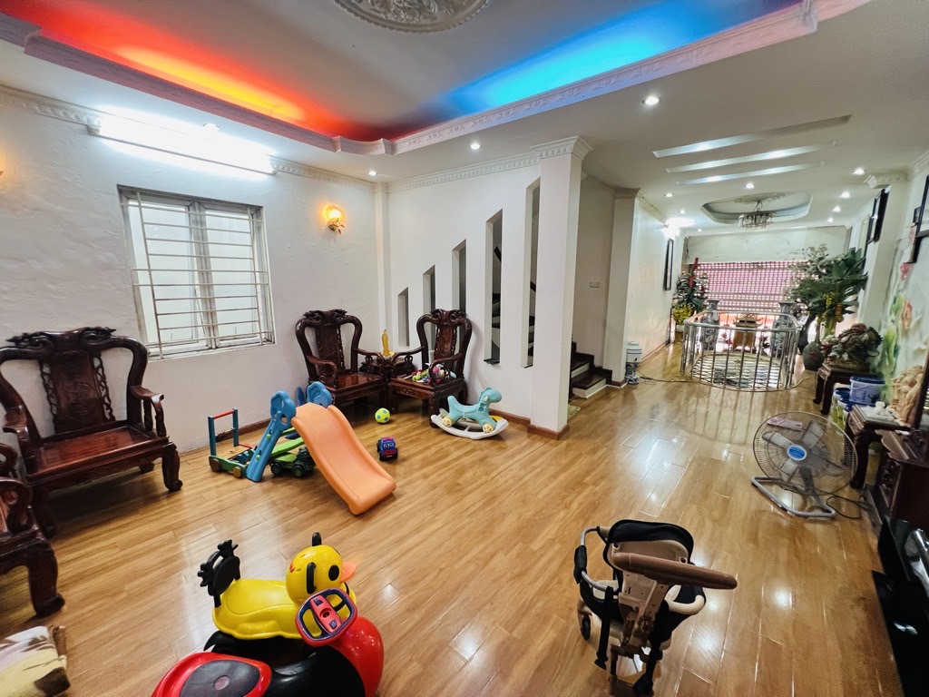 Bán nhà Trương Định - diện tích 51m2 5 tầng - Siêu hiếm nhà bán, mặt ngõ thông kinh doanh đông đúc - giá 14,75 tỷ