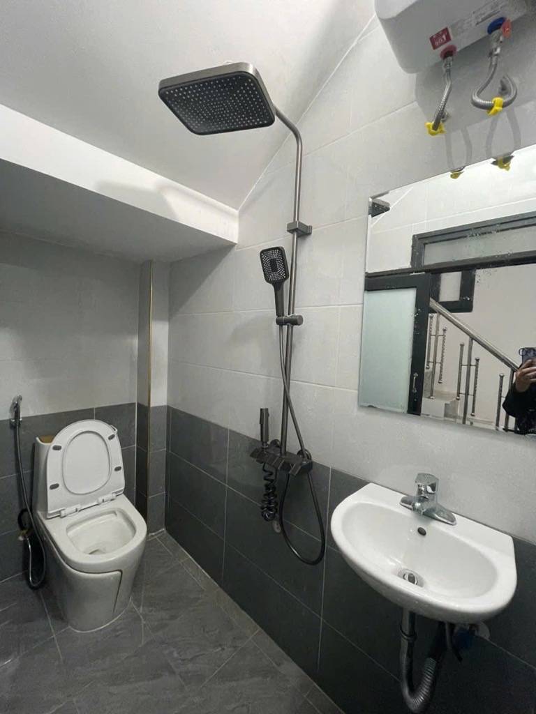 Bán nhà Bùi Xương Trạch - diện tích 17,2m2 2 tầng - Lô góc - giá 2,05 tỷ