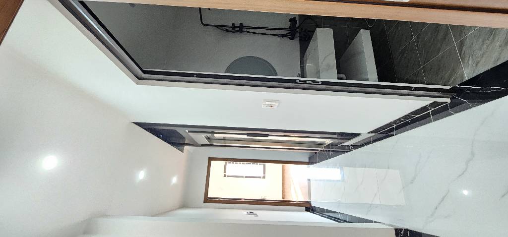 Bán nhà Lương Sử C - diện tích 46m2 6 tầng - NGÕ RỘNG - GẦN PHỐ - THANG MÁY - giá 12,5 tỷ