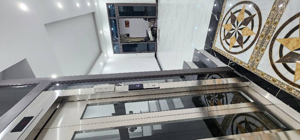 Bán nhà Lương Sử C - diện tích 46m2 6 tầng - NGÕ RỘNG - GẦN PHỐ - THANG MÁY - giá 12,5 tỷ