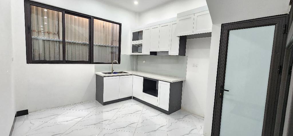 Bán nhà Lương Sử C - diện tích 46m2 6 tầng - NGÕ RỘNG - GẦN PHỐ - THANG MÁY - giá 12,5 tỷ