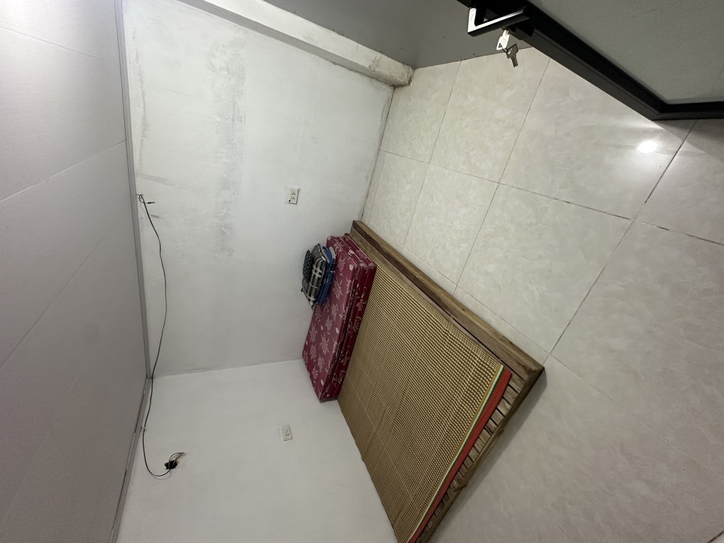 Bán nhà Trường Chinh - diện tích 33m2 1 tầng - ngõ rộng ba gác vào thoải mái - giá 6 tỷ