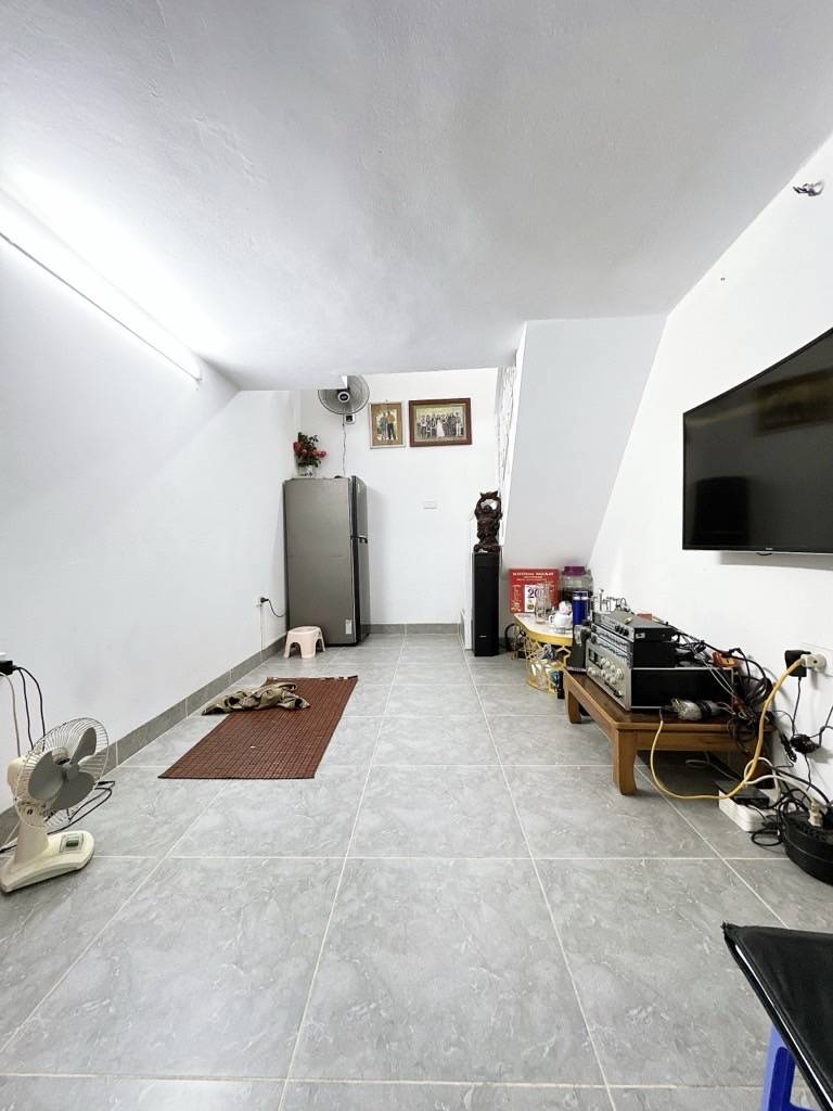 Bán nhà Ngõ Văn Hương - diện tích 11,8m2 3 tầng - Nhà nhỏ xinh - giá 2,05 tỷ