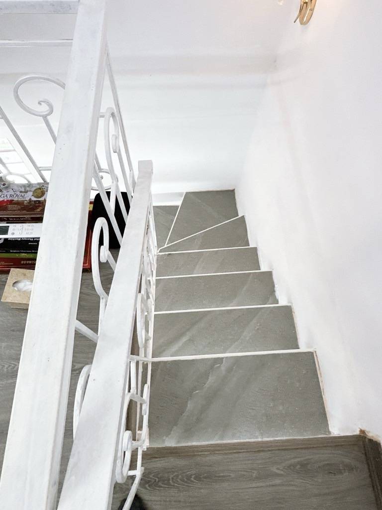 Bán nhà Ngõ Văn Hương - diện tích 11,8m2 3 tầng - Nhà nhỏ xinh - giá 2,05 tỷ