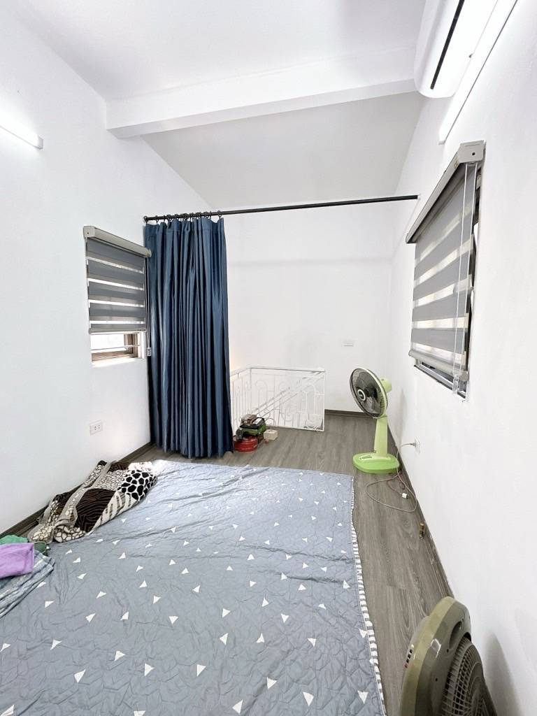 Bán nhà Ngõ Văn Hương - diện tích 11,8m2 3 tầng - Nhà nhỏ xinh - giá 2,05 tỷ