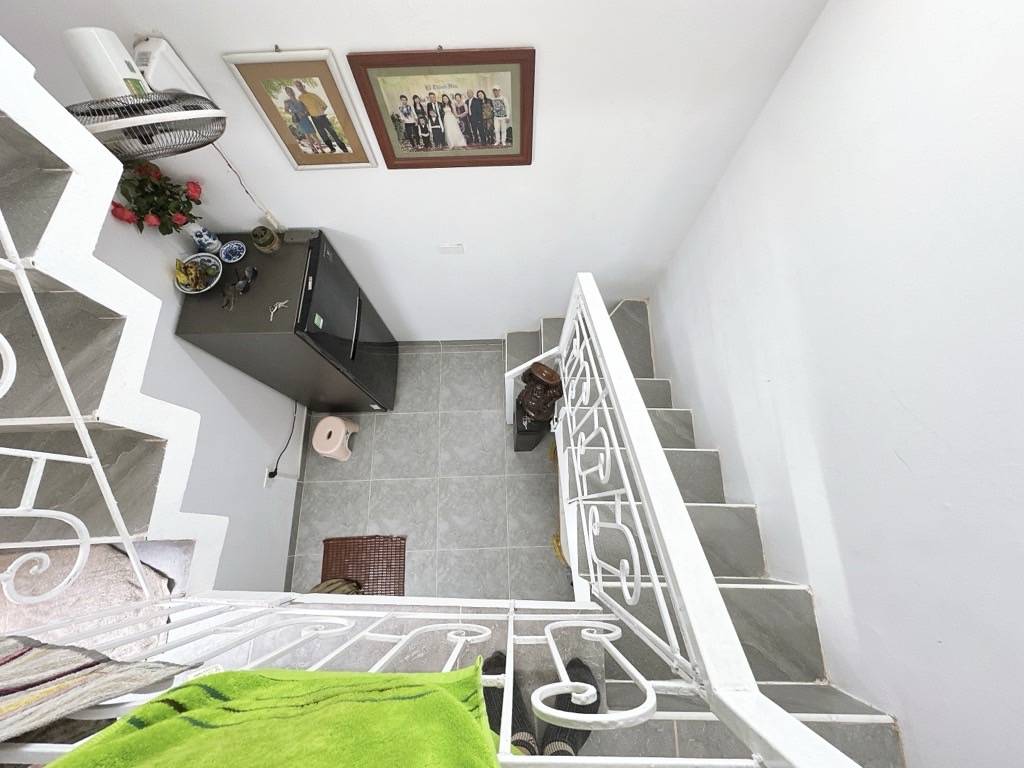 Bán nhà Ngõ Văn Hương - diện tích 11,8m2 3 tầng - Nhà nhỏ xinh - giá 2,05 tỷ