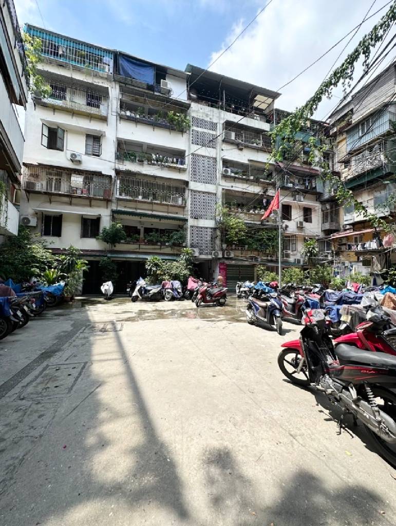 Bán nhà Ngõ Văn Hương - diện tích 11,8m2 3 tầng - Nhà nhỏ xinh - giá 2,05 tỷ