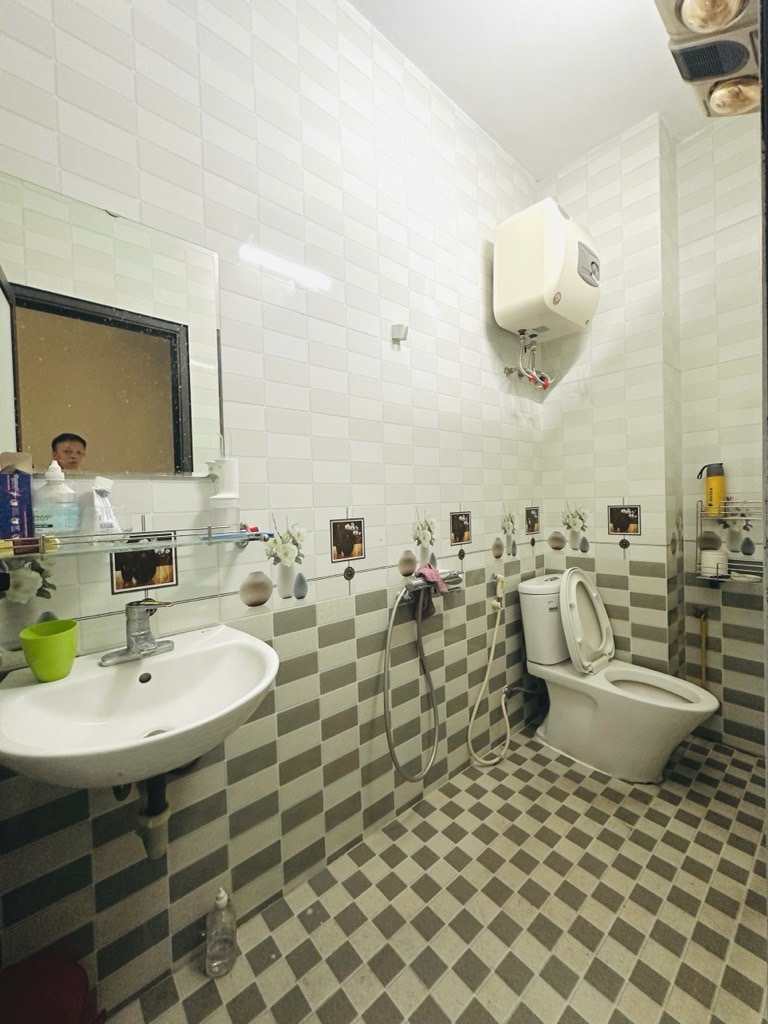 Bán nhà Giải Phóng - diện tích 30m2 5 tầng - Ô tô đỗ cửa - giá 9,4 tỷ